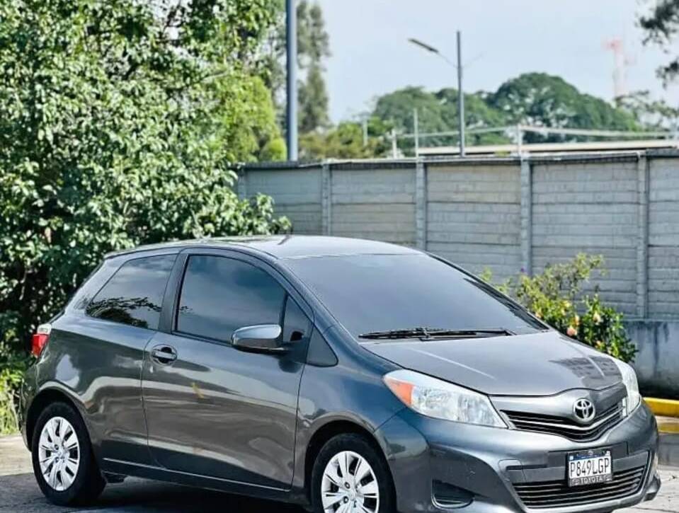 TOYOTA YARIS LE 2013