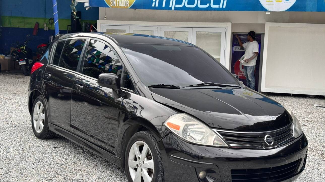 Nissan Versa SL 2011