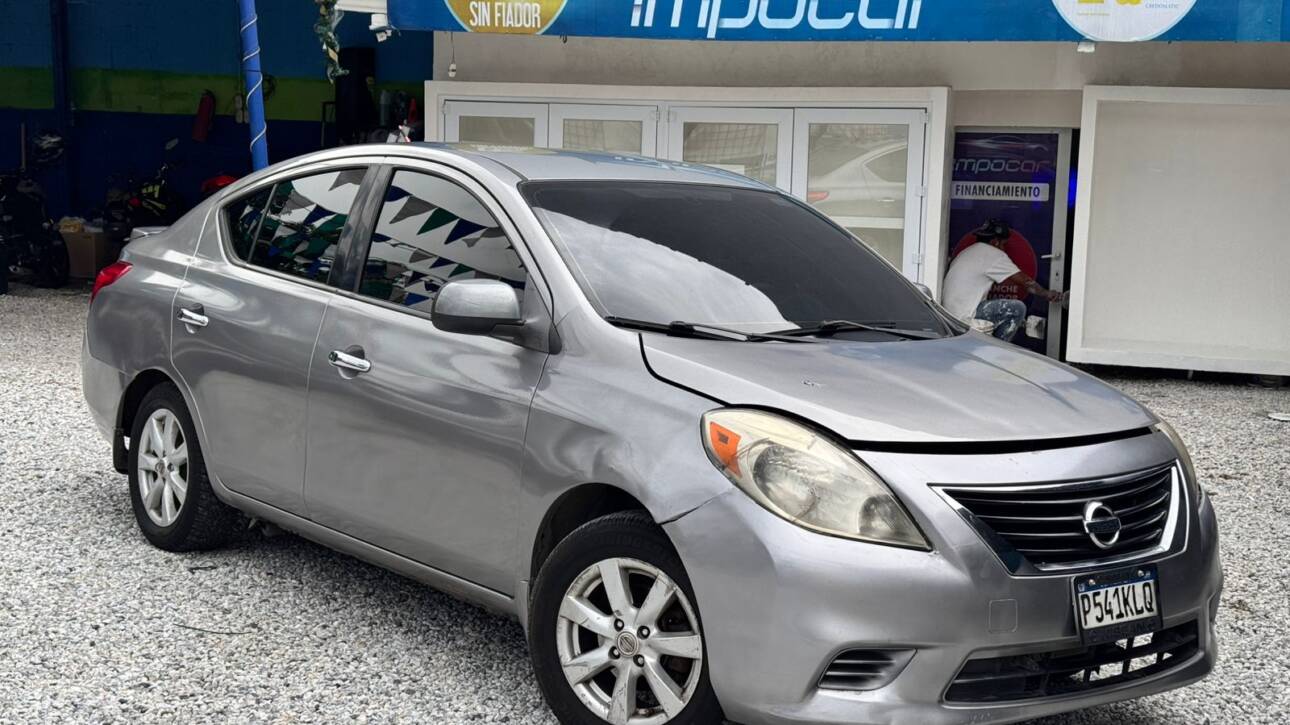 Nissan Versa SV 2014