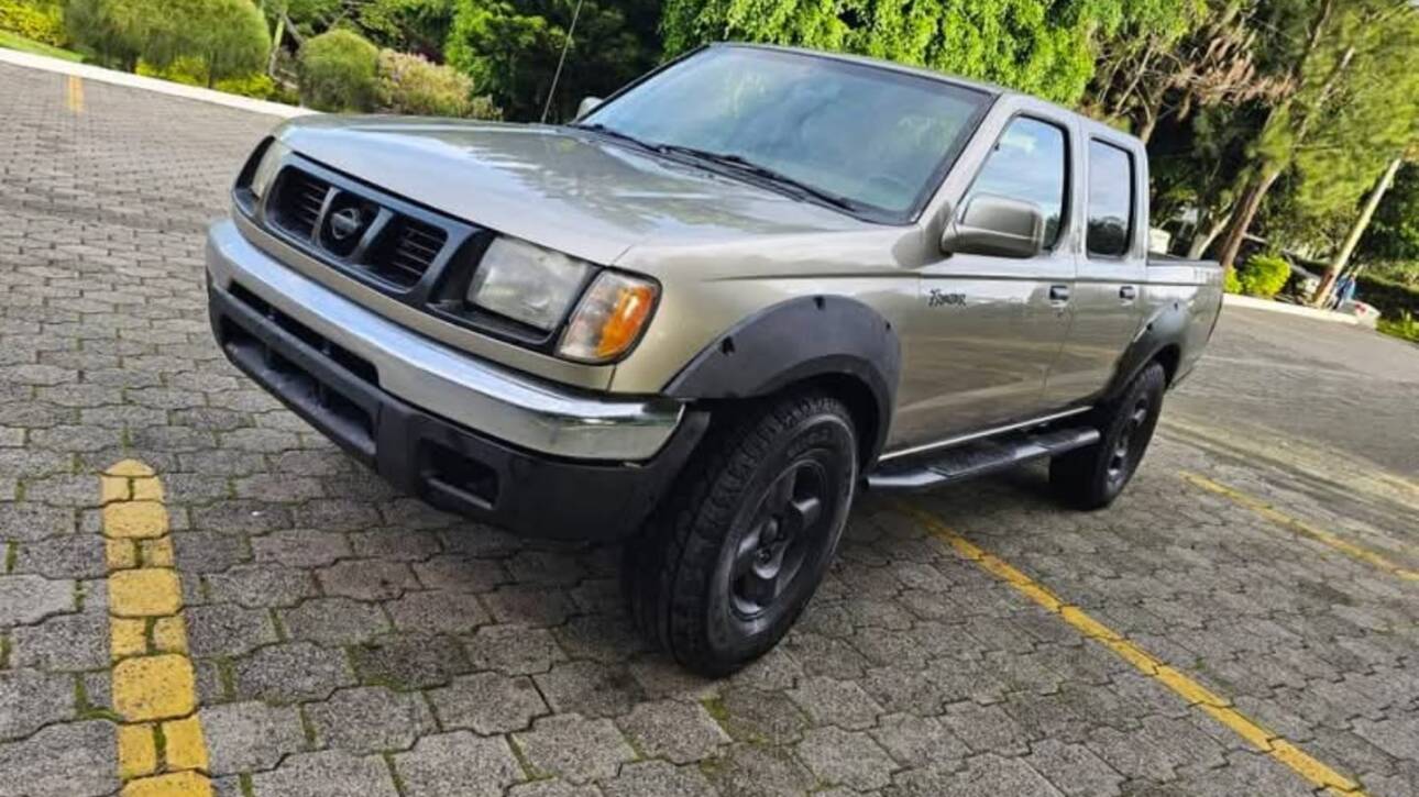 NISSAN FRONTIER MODELO 2000