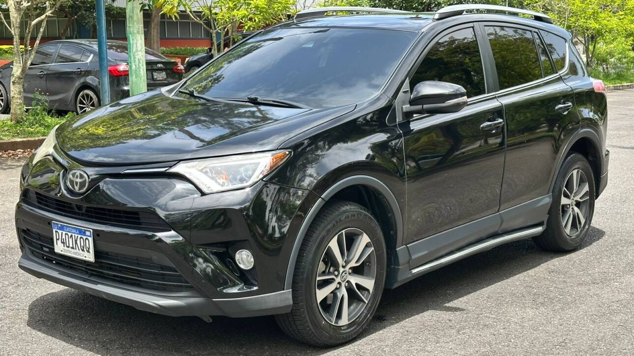 TOYOTA RAV4 XLE 2017