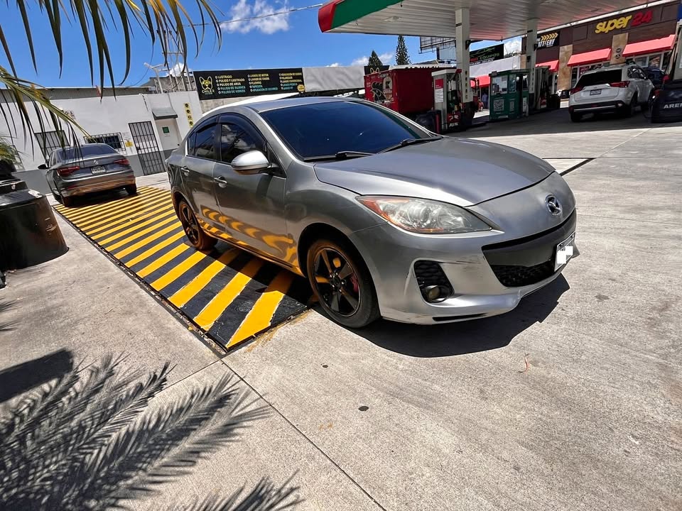 Mazda 3 SV 2013🚗✨