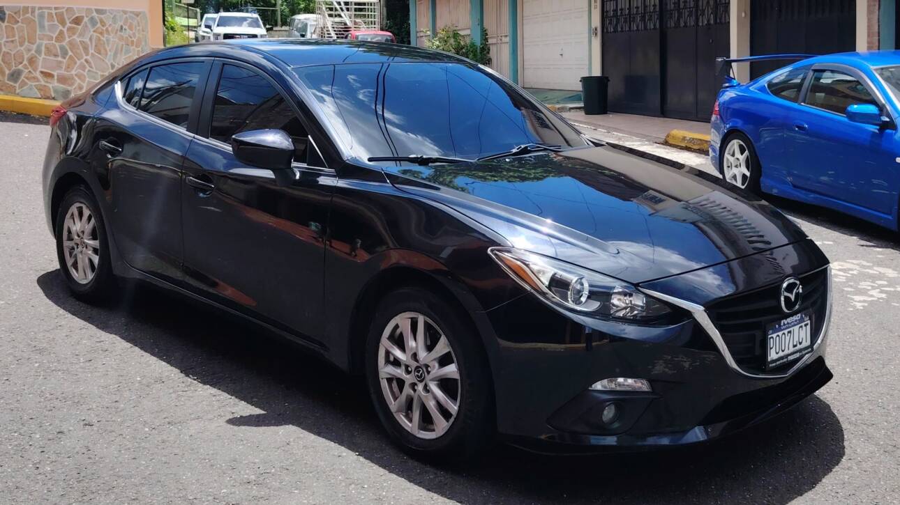 🔹 Mazda 3 Touring 2015