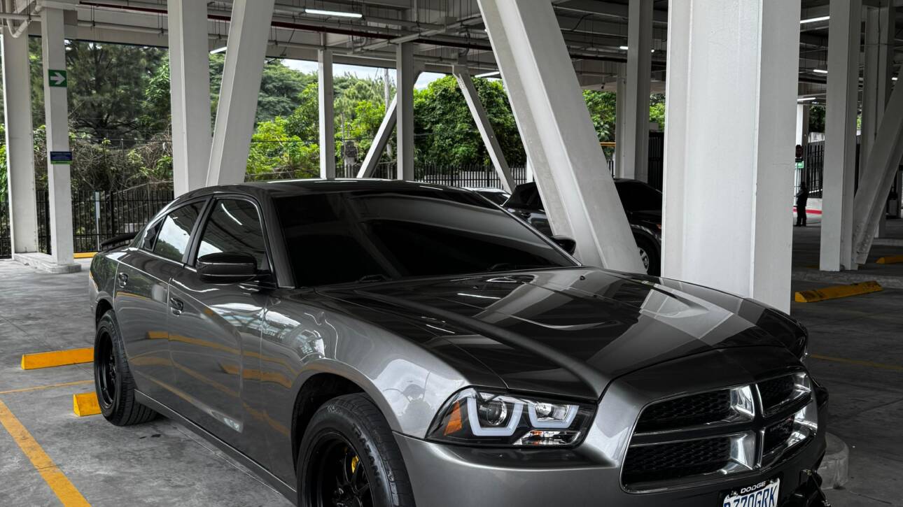 🚗 Dodge Charger 2011