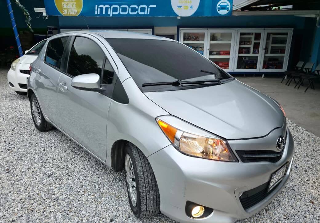 TOYOTA YARIS LE 2013