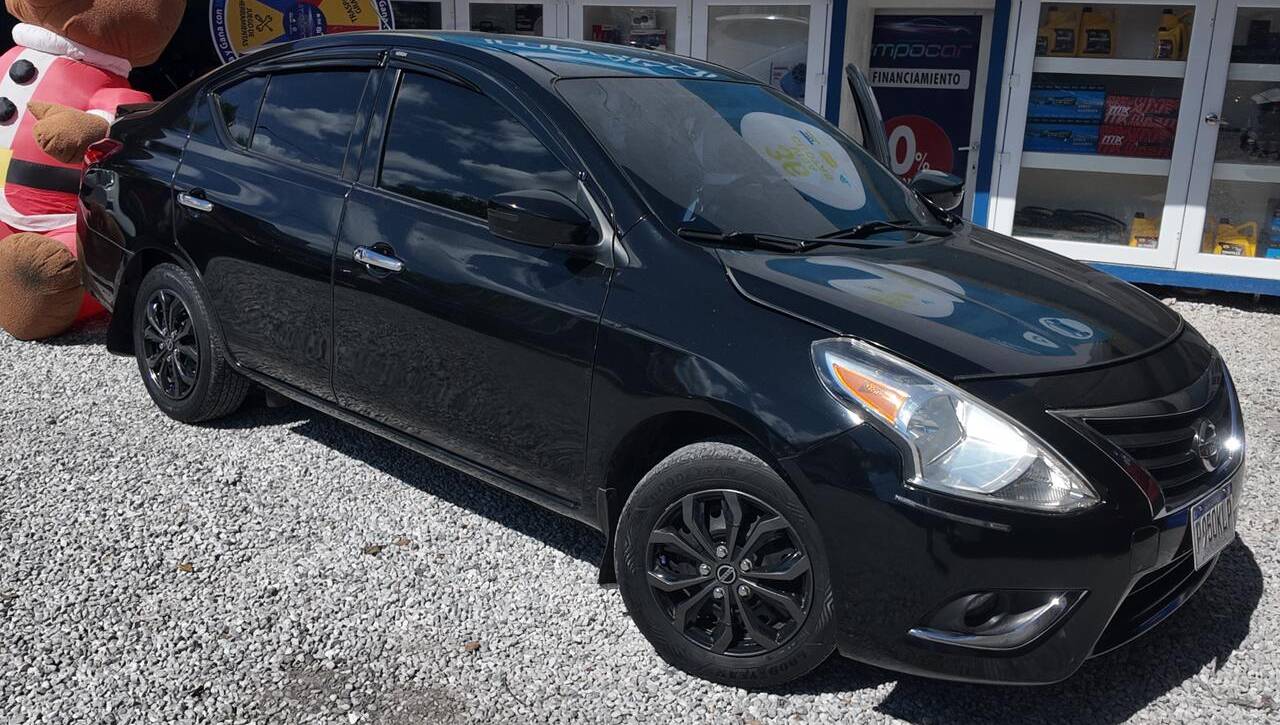 NISSAN VERSA 2017