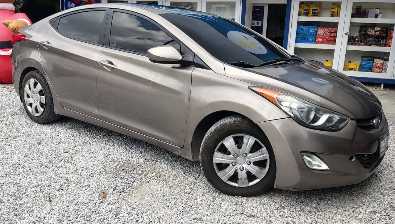 Hyundai Elantra 2013 – Full equipo