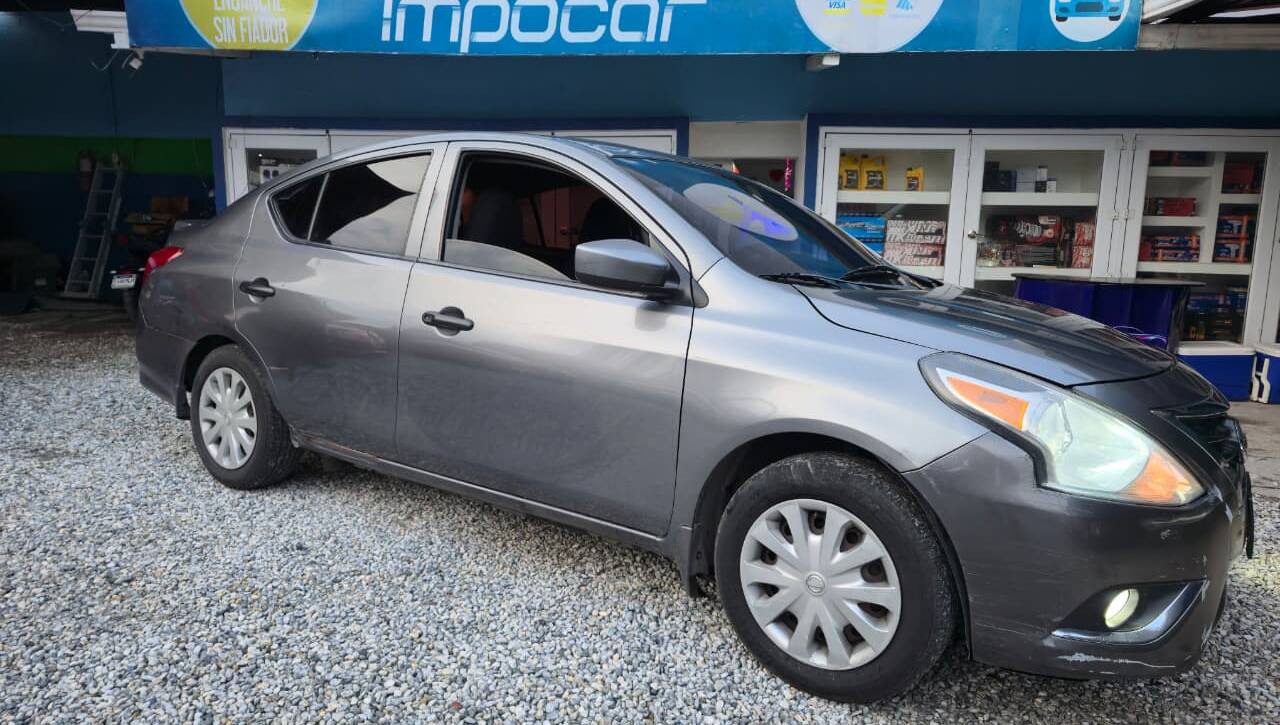 NISSAN VERSA 2017
